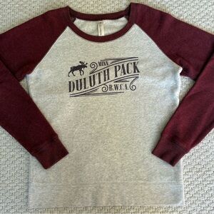 Duluth Pack Women's White and Maroon Crewneck Sweatshirt
